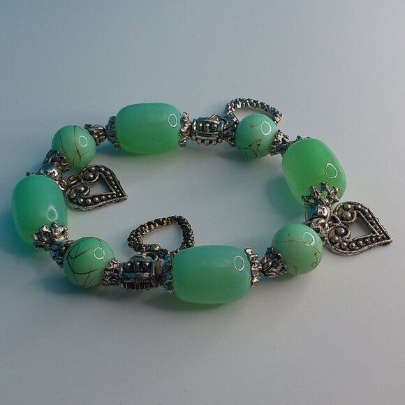 Women's Green Clear Crystal beaded Bracelet, with little silver hearts - Picture 2 of 8